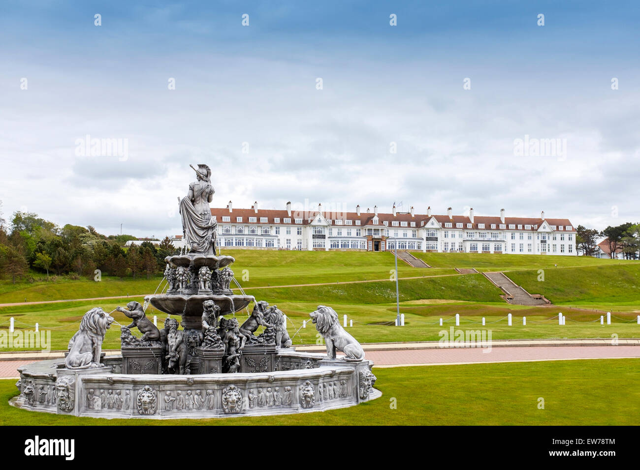 Trump Turnberry hotel with the fountain outside the Clubhouse in the foreground, Turnberry, Ayrshire, Scotland, UK Stock Photo