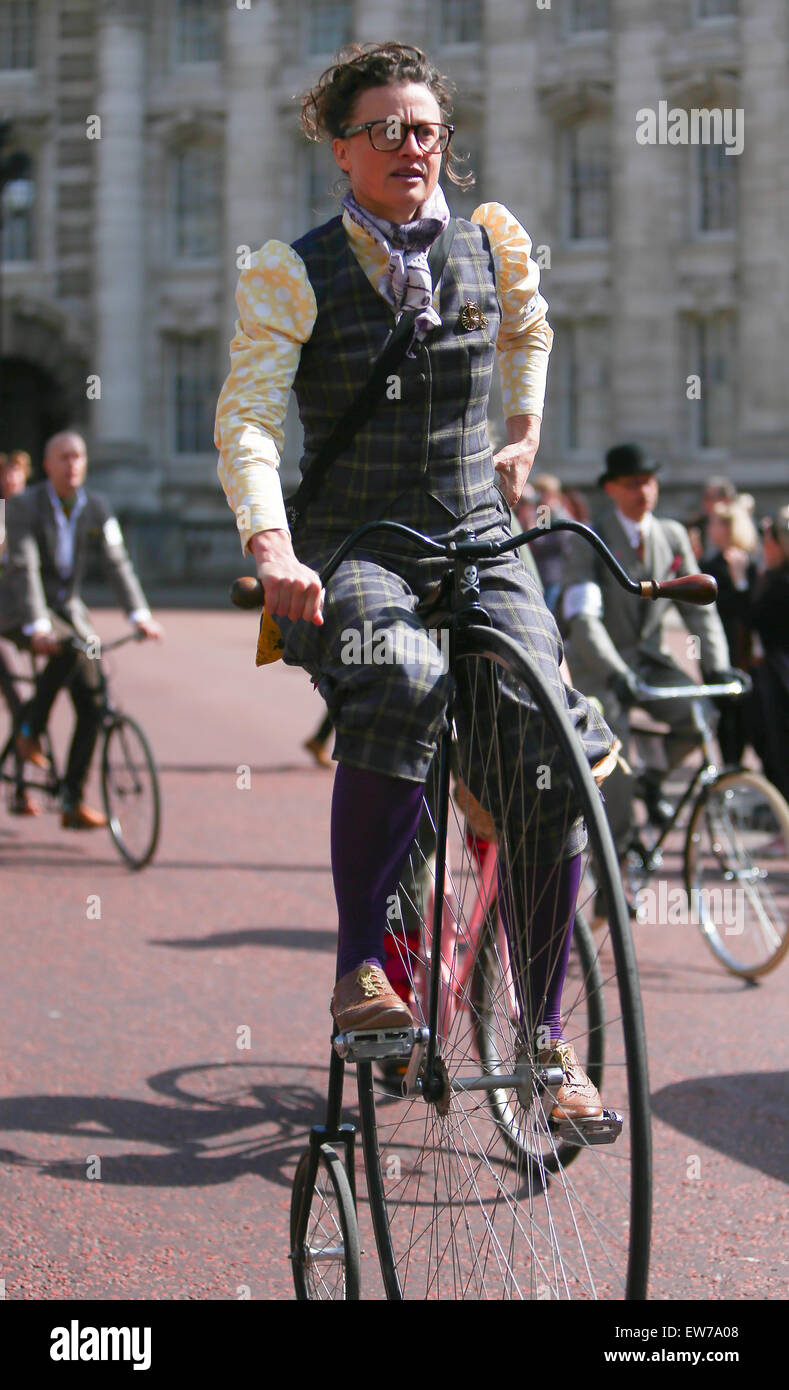 Tweed Run London, a bicycle event where the participants ride vintage bikes and wear tweed clothing.  Featuring: Atmosphere Where: London, United Kingdom When: 18 Apr 2015 Stock Photo