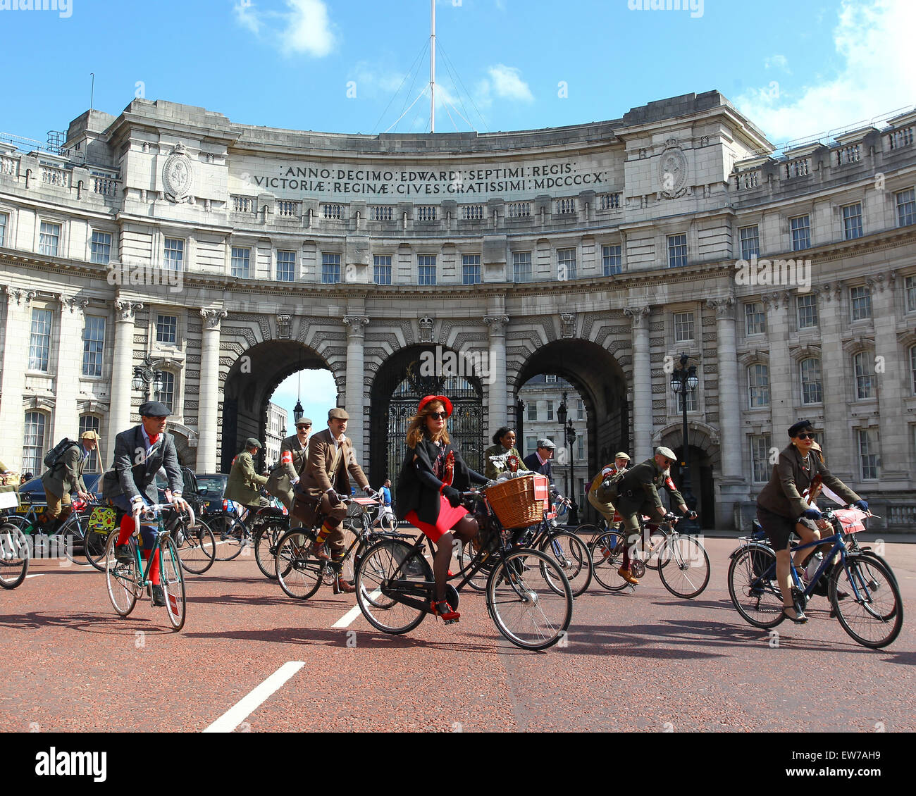 Tweed Run London, a bicycle event where the participants ride vintage bikes and wear tweed clothing.  Featuring: Atmosphere Where: London, United Kingdom When: 18 Apr 2015 Stock Photo
