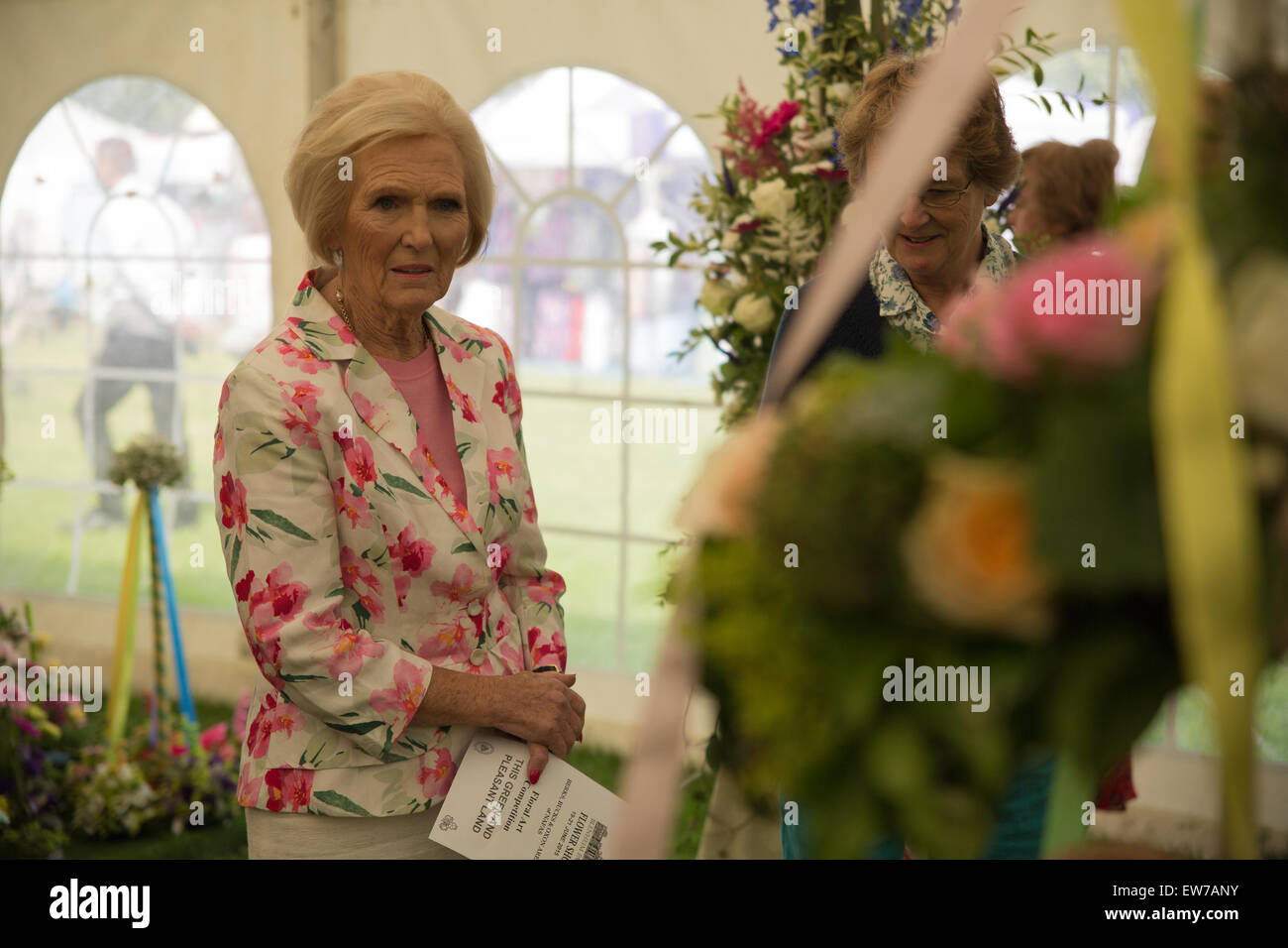 Oxford, UK. 19th June, 2015. Mary Berry Opens the Blenheim palace flower show Pete Lusabia/Alamy Live show Credit:  Pete Lusabia/Alamy Live News Stock Photo