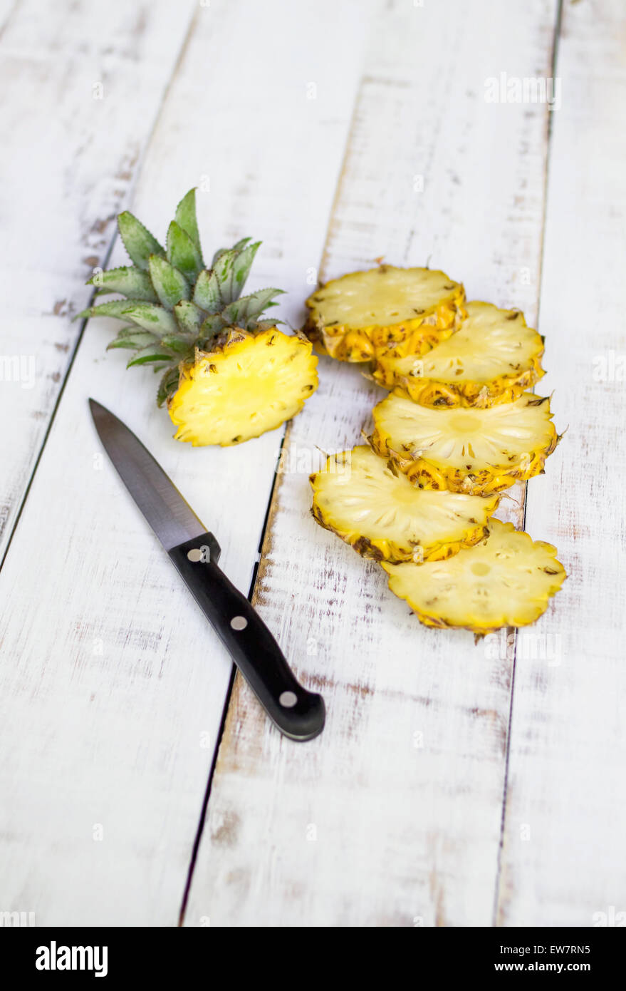 Pineapple with knife hires stock photography and images Alamy