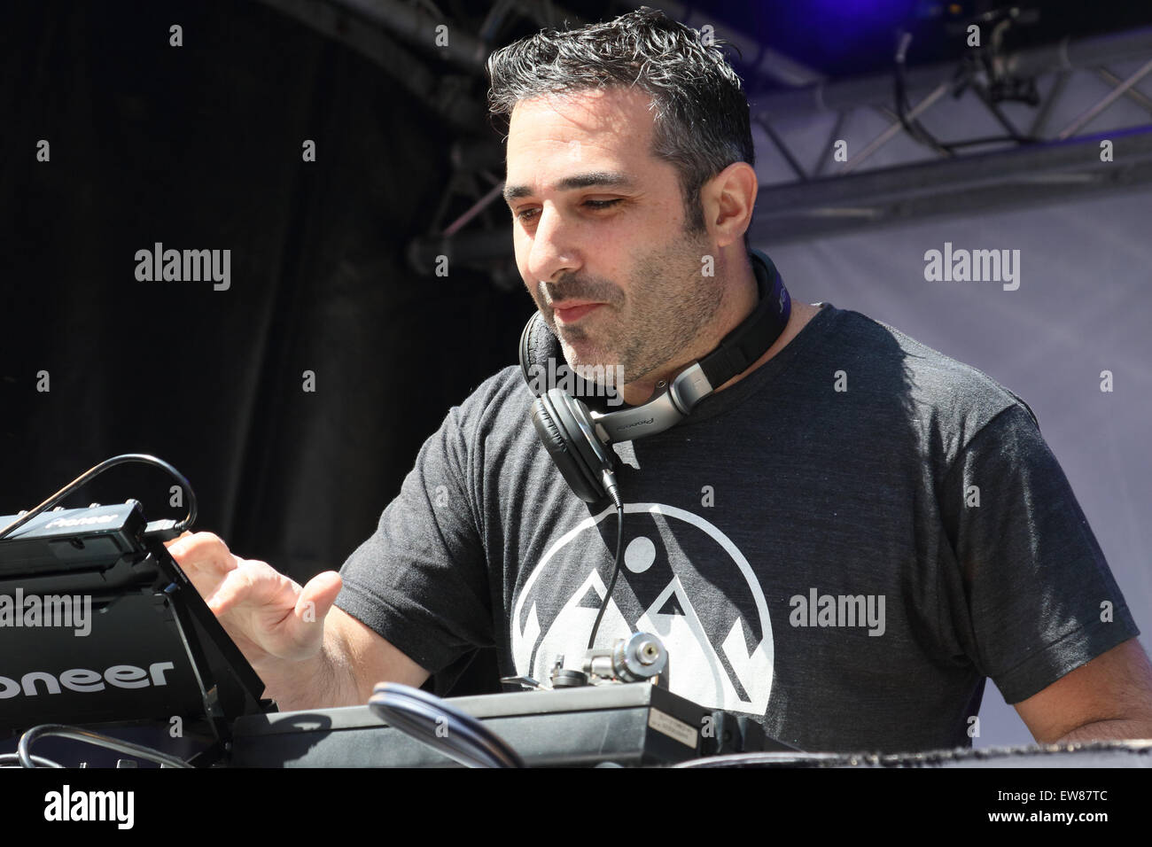 national-record-stores-day-2015-featuring-dj-yoda-where-london