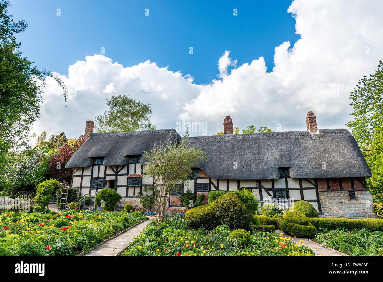 Anne Hathaway's Cottage and Gardens in Stratford upon Avon was the home of Anne Hathaway, the wife of William Shakespeare Stock Photo