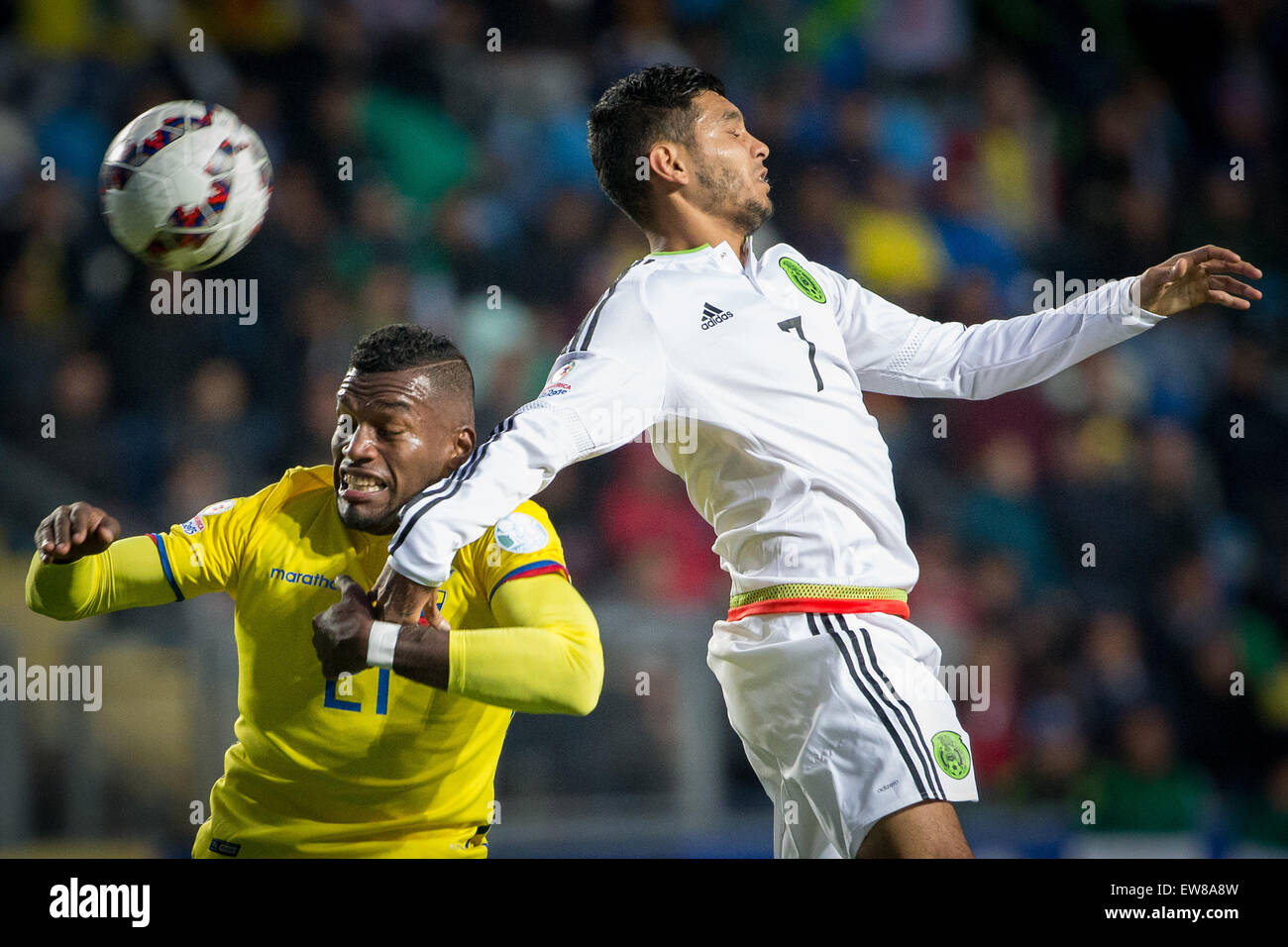 Rancagua, Chile. 19th June, 2015. Mexico's Jesus Corona (R) vies with Ecuador's Gabriel Achilier during the Group A match of the Copa America Chile 2015, held in the El Teniente stadium, in Rancagua, Chile, on June 19, 2015. Ecuador won 2-1. Credit:  Pedro Mera/Xinhua/Alamy Live News Stock Photo