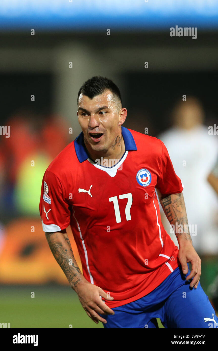 Santiago, Chile. 19th June, 2015. Chile's Gary Medel celebrates his score during the Group A match of the Copa America Chile 2015, against Bolivia, held in the National Stadium, in Santiago, Chile, on June 19, 2015. Chile won 5-0. Credit:  Jorge Villegas/Xinhua/Alamy Live News Stock Photo