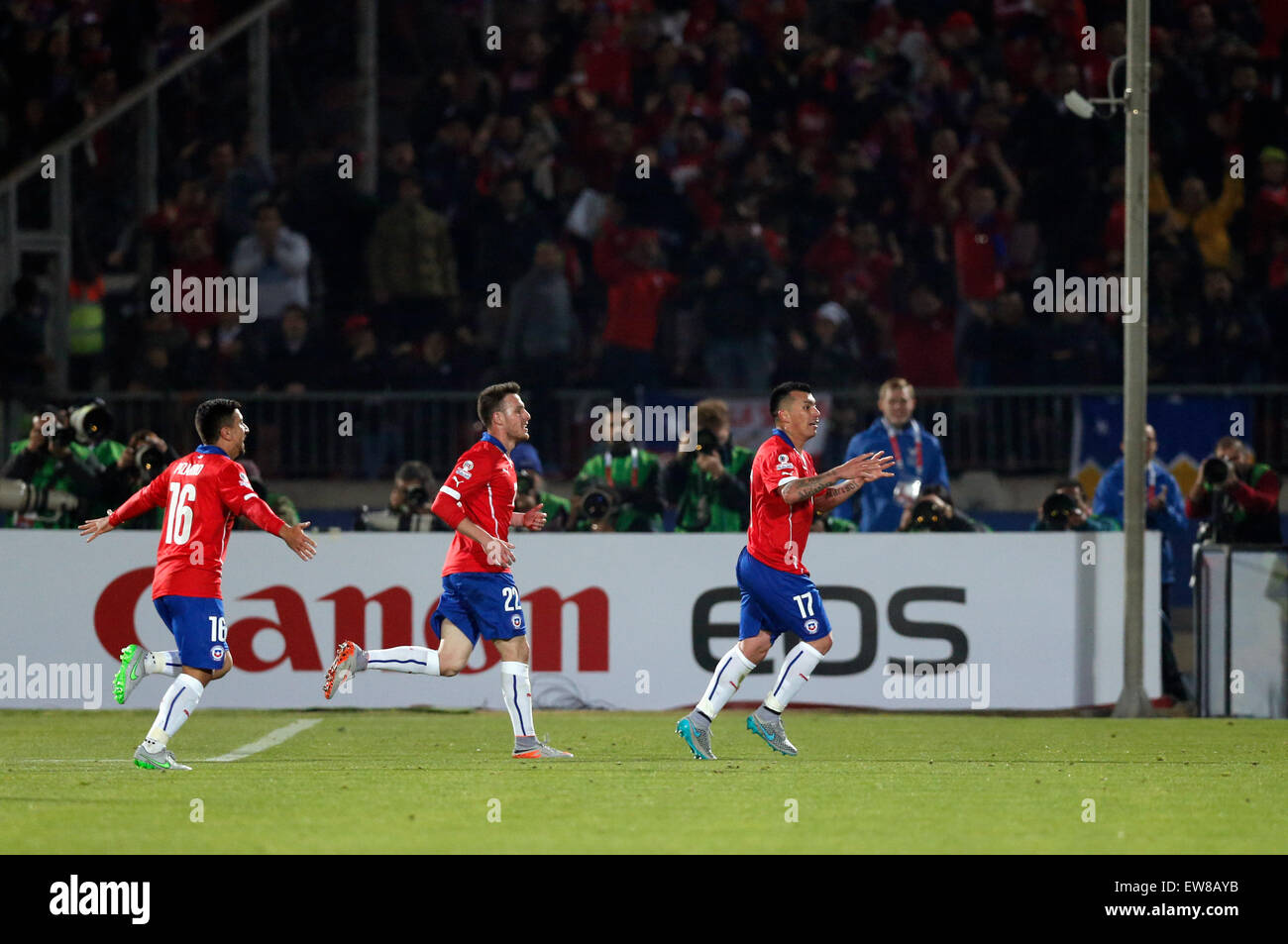 Santiago, Chile. 19th June, 2015. Chile's Gary Medel (R) celebrates his score during the Group A match of the Copa America Chile 2015, against Bolivia, held in the National Stadium, in Santiago, Chile, on June 19, 2015. Chile won 5-0. Credit:  Guillermo Arias/Xinhua/Alamy Live News Stock Photo