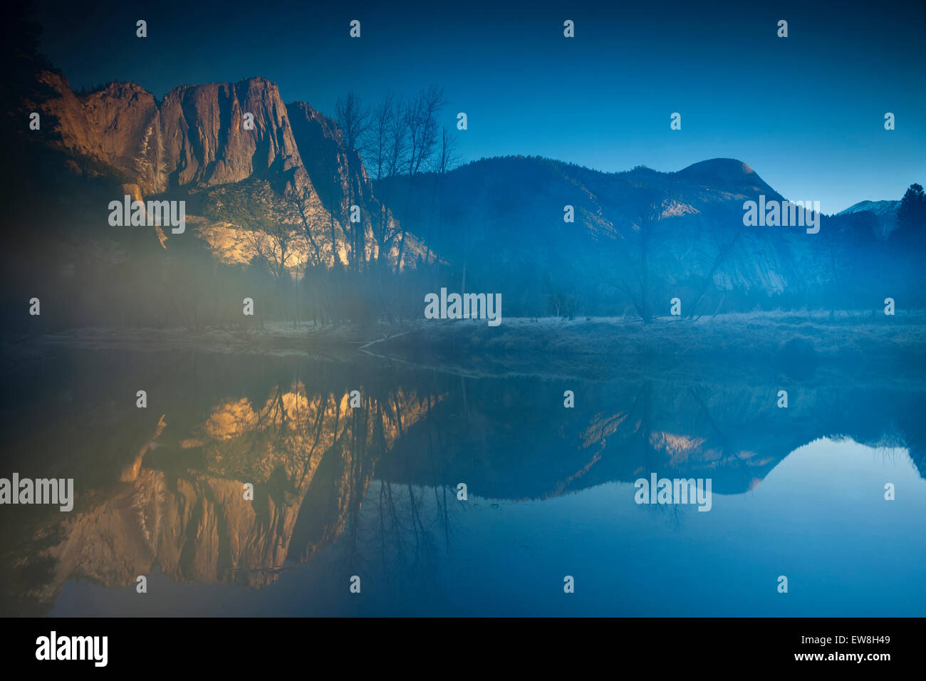 Mist over mirror lake yosemite hi-res stock photography and images - Alamy