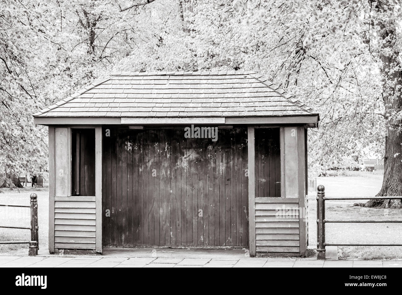 An old wooden bus shelter hi-res stock photography and images - Alamy