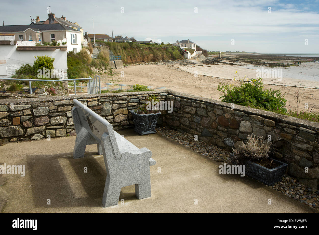 Ireland, Co Wexford, Kilmore Quay, seafront bench overlooking the beach Stock Photo