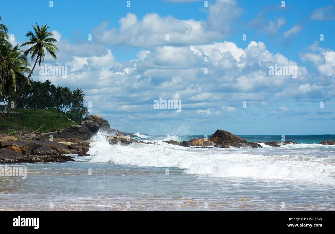 Golden waves on beach close hi-res stock photography and images - Alamy