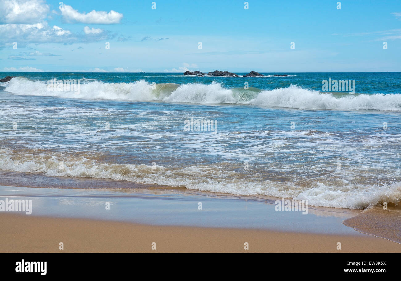 Beautiful seashore foamy waves hi-res stock photography and images - Alamy
