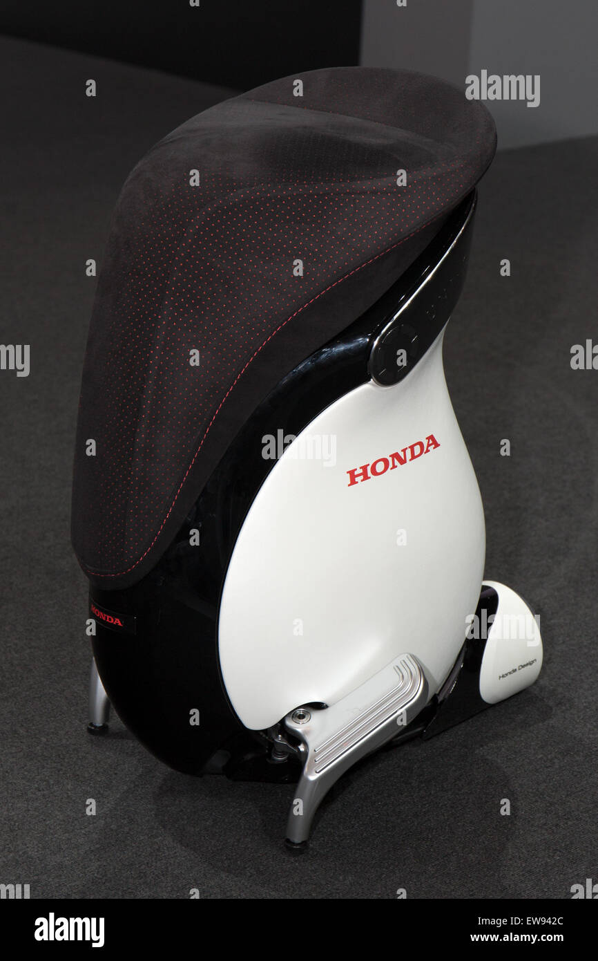 Honda UNI-CUB %%CE%%B2 front-left 2013 Tokyo Motor Show Stock Photo