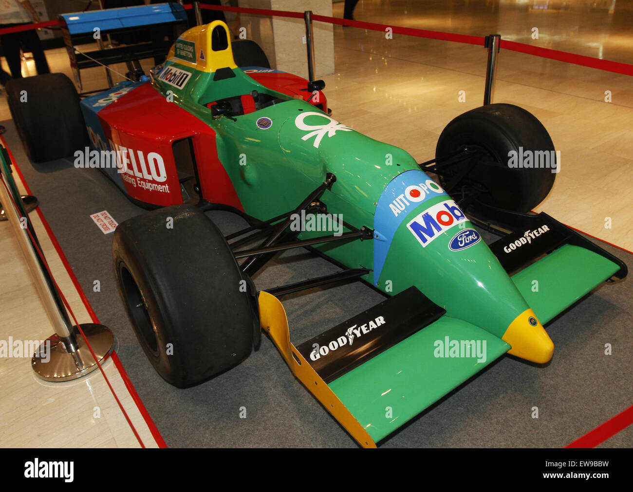 Benetton formula 1 car 1990s hi-res stock photography and