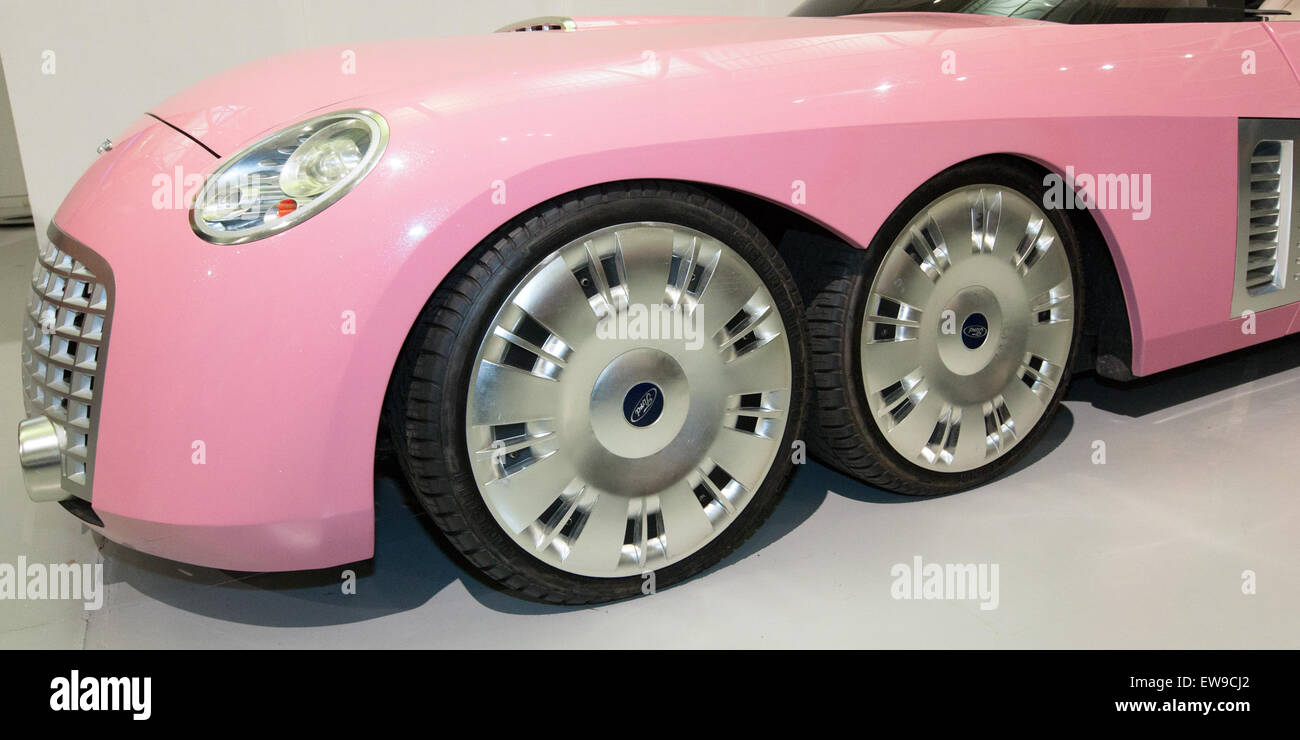 Lady penelope car hi-res stock photography and images - Alamy