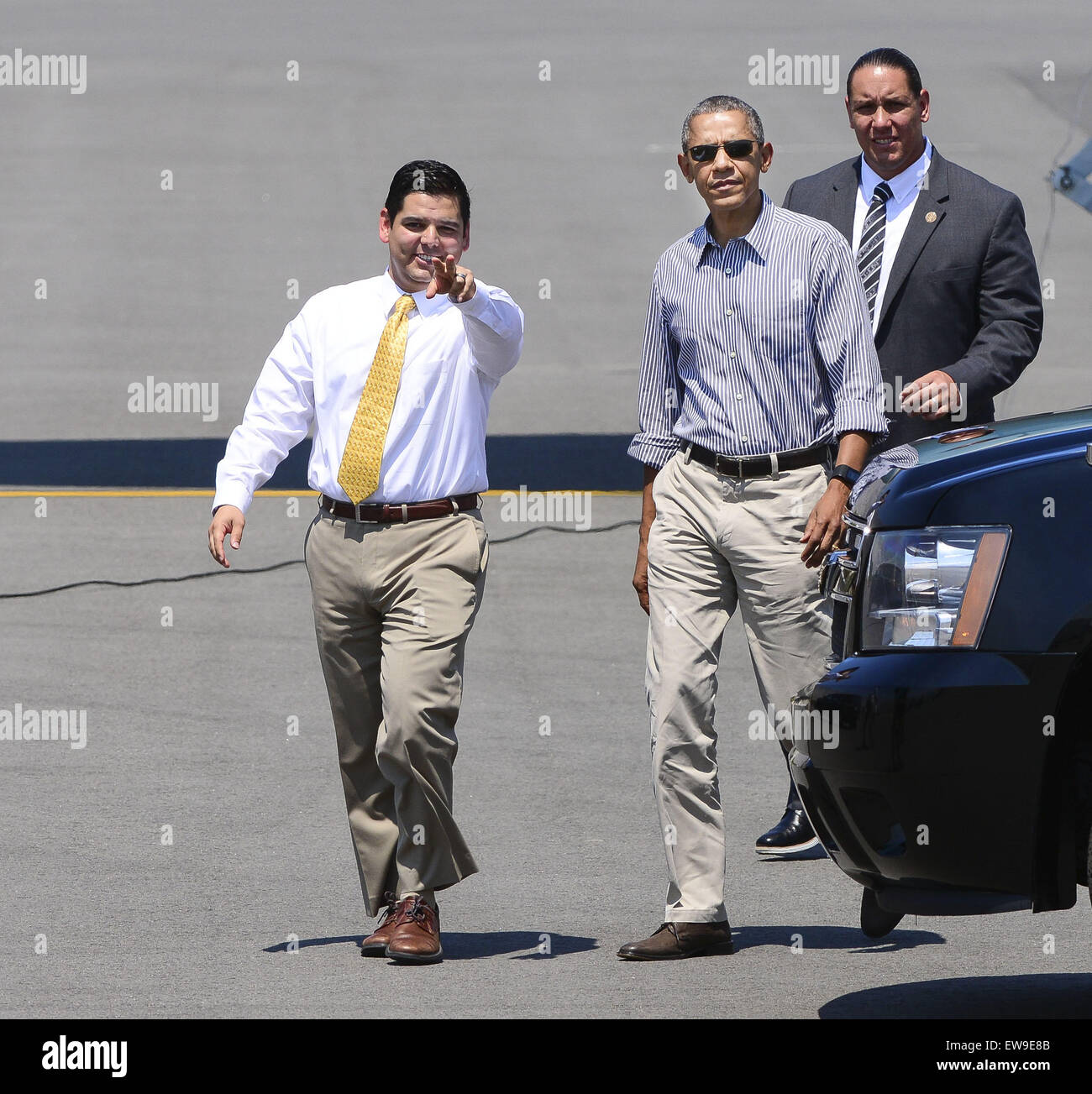 Palm Springs, California, USA. 20th June, 2015. President Barack Obama arrived at Palm Springs International Airport on Saturday morning at the end of a west coast trip that included stops in Los Angeles and San Francisco on a DNC and DCCC fundraising trip. Obama exited Air Force One dressed causally in a long sleeved shirt with rolled up sleeves and khaki pants in addition to a pair of sunglasses. Credit:  ZUMA Press, Inc./Alamy Live News Stock Photo