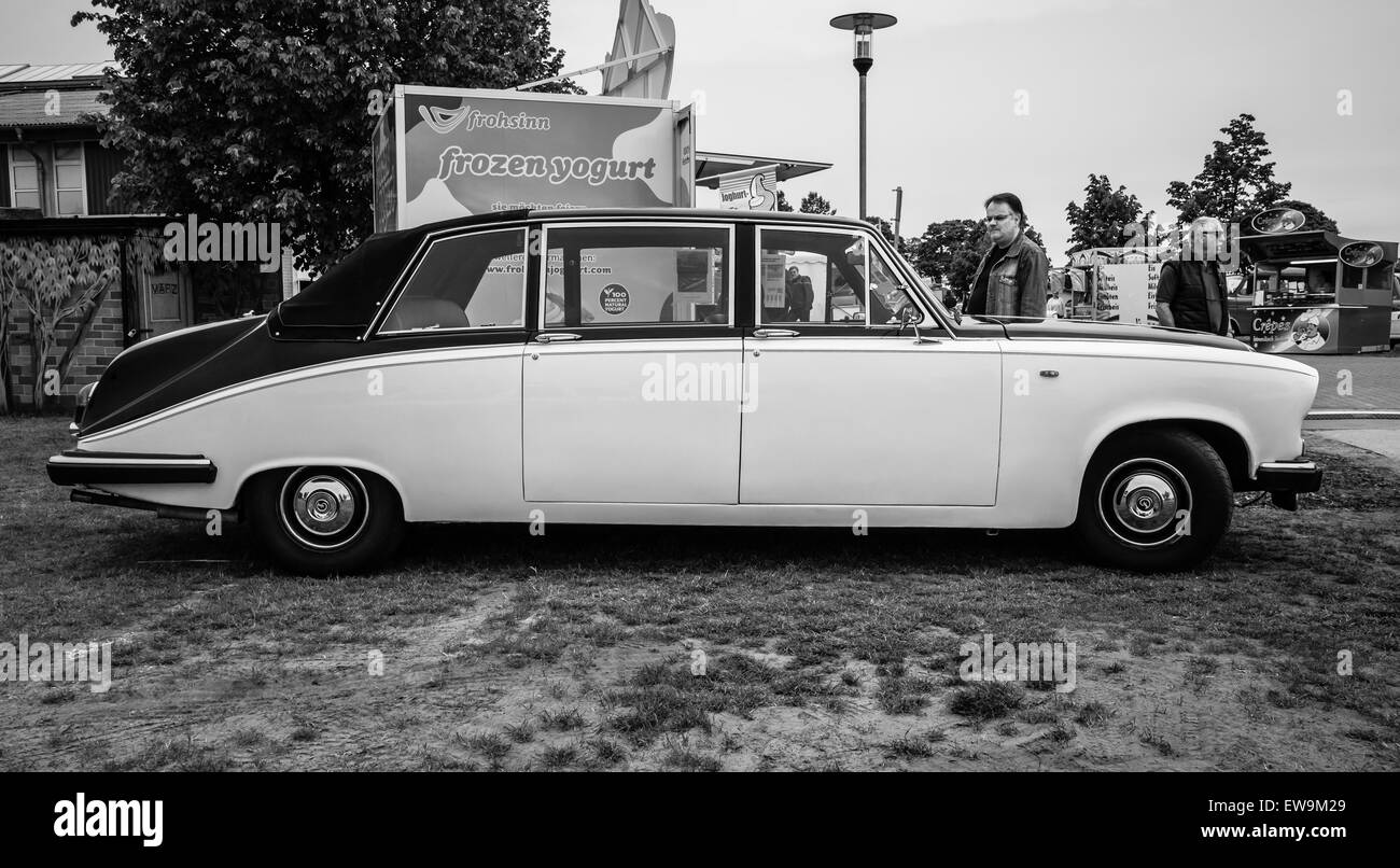 PAAREN IM GLIEN, GERMANY - MAY 23, 2015: Luxury car Daimler limousine DS420, 1986. Black white. The oldtimer show in MAFZ. Stock Photo