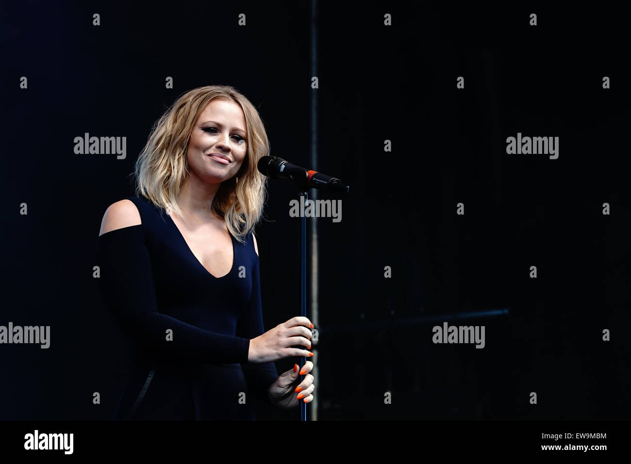 the-cast-of-elf-the-musical-hi-res-stock-photography-and-images-alamy