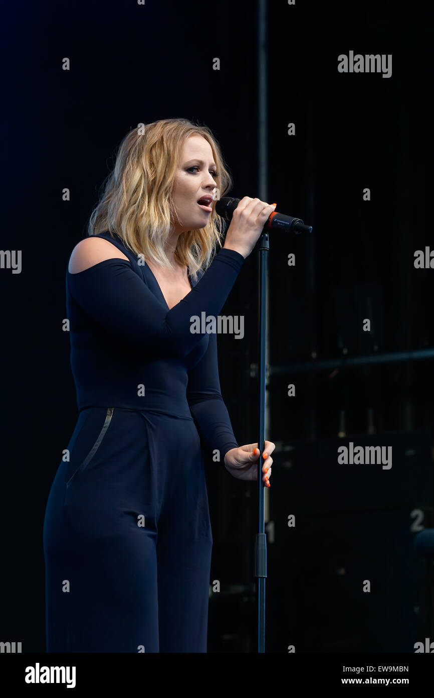 the-cast-of-elf-the-musical-hi-res-stock-photography-and-images-alamy