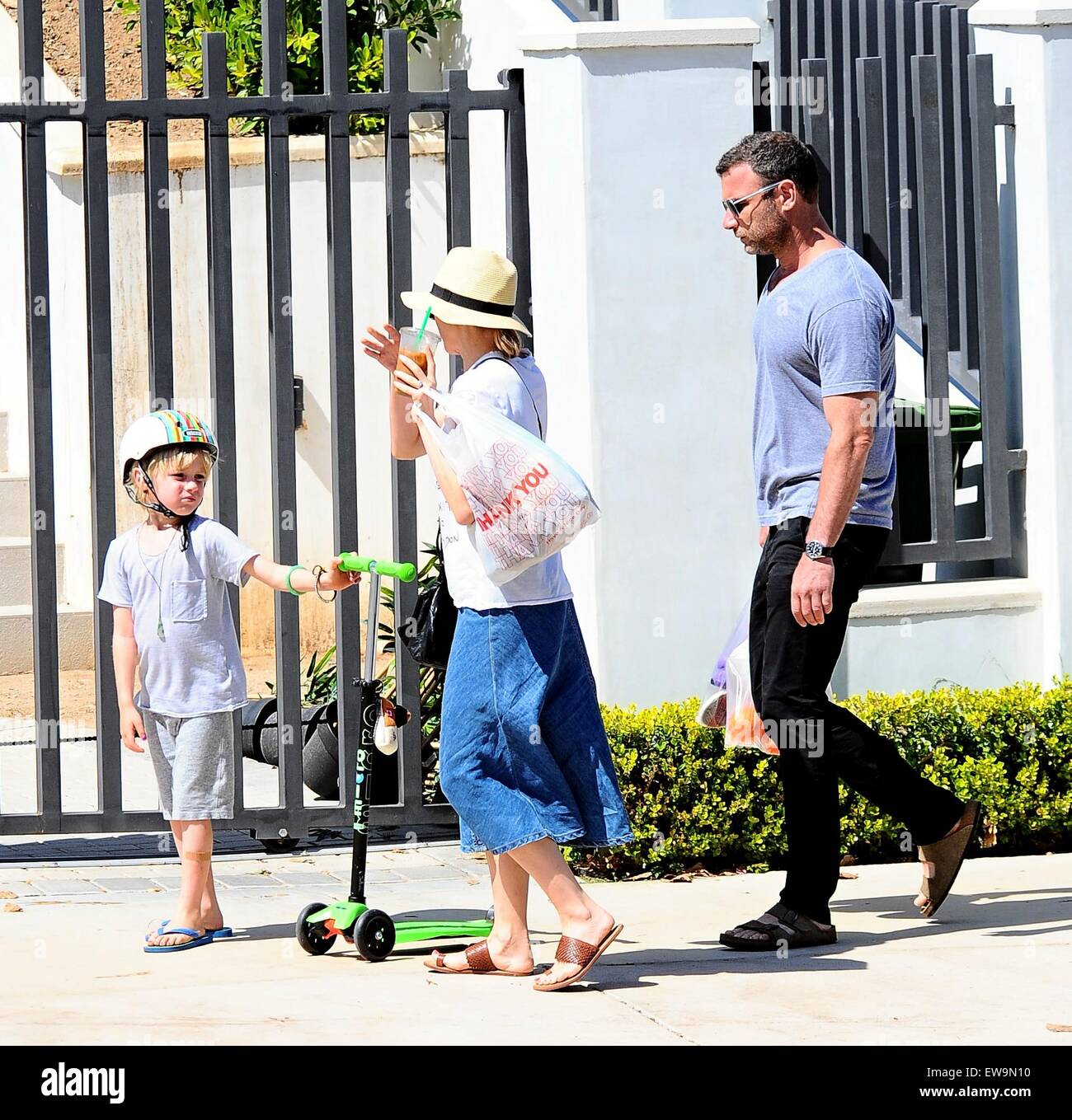 Naomi Watts and Liev Schreiber shopping at Farmers Market with their children  Featuring: Samuel Kai Schreiber, Naomi Watts, Liev Schreiber Where: Los Angeles, California, United States When: 19 Apr 2015 Stock Photo