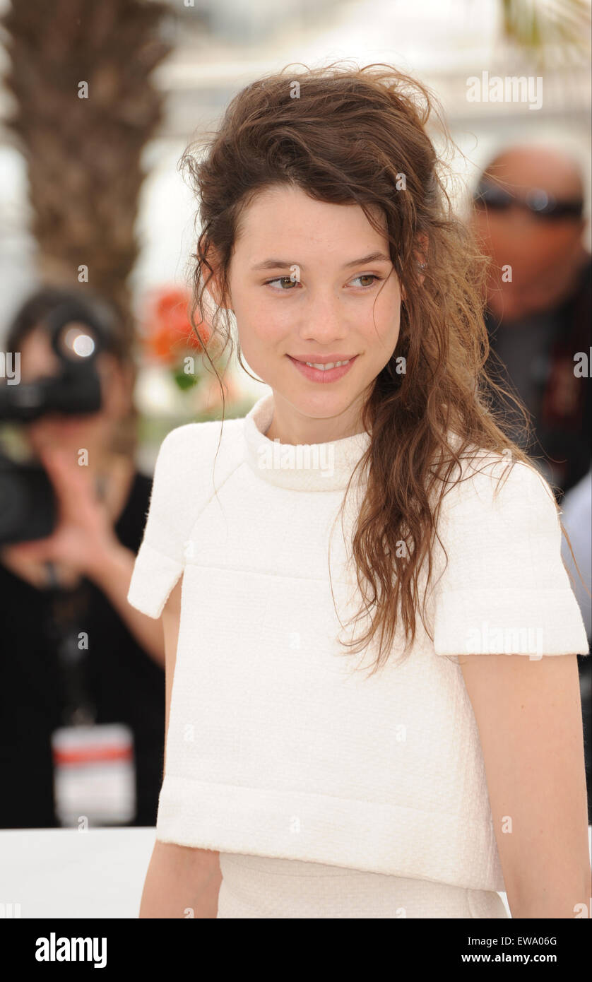 Cannes France May 14 2011 Astrid Berges Frisbey At The Photocall For Her Movie Pirates Of The Caribbean On Stranger Tides At The 64th Festival De Cannes Stock Photo Alamy