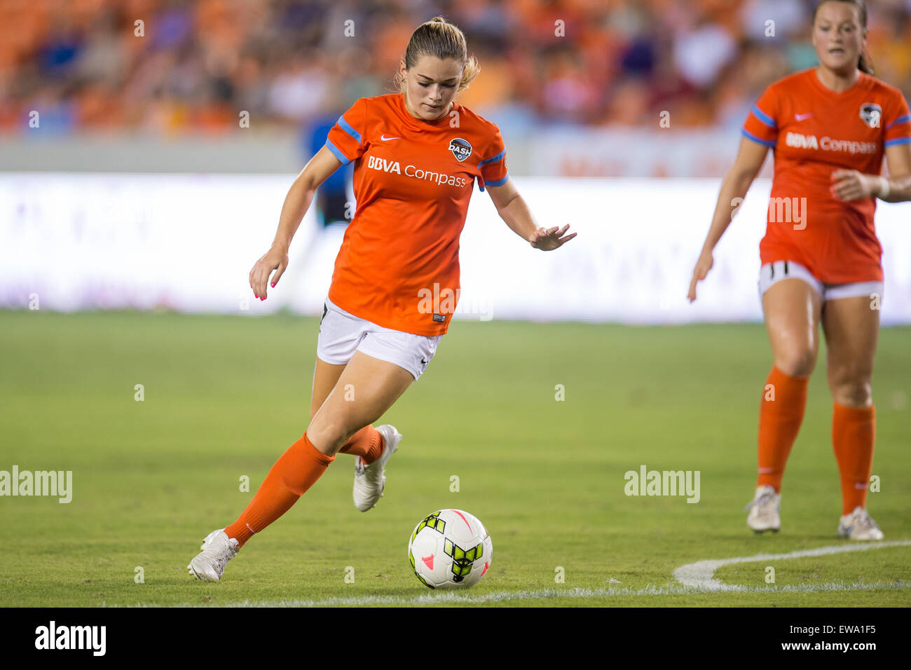 Houston, Texas, USA. 20th June, 2015. Houston Dash forward Kealia Ohai (7) controls the ball during an NWSL game between the Houston Dash and the Western New York Flash at BBVA Compass Stadium in Houston, TX on June 20th, 2015. The Dash won 2-0. Credit:  Trask Smith/ZUMA Wire/Alamy Live News Stock Photo