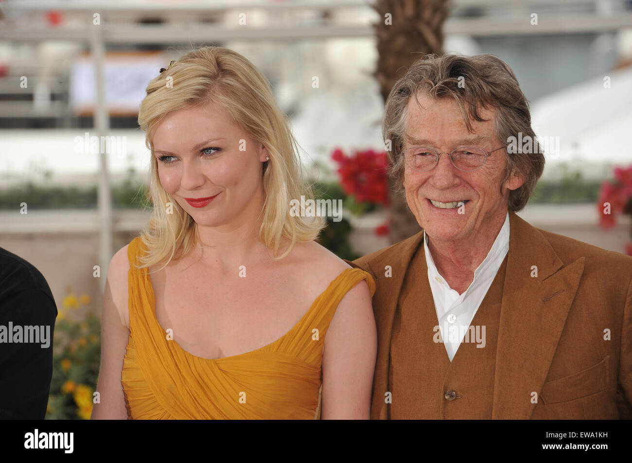 John hurt hi-res stock photography and images - Page 10 - Alamy, image size:1300x954