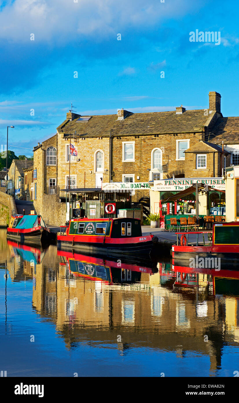 The Leeds and Liverpool Canal in Skipton, North Yorkshire, England UK Stock Photo