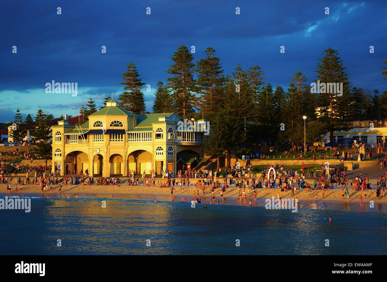 Perth australia sun cottesloe hires stock photography and images Alamy