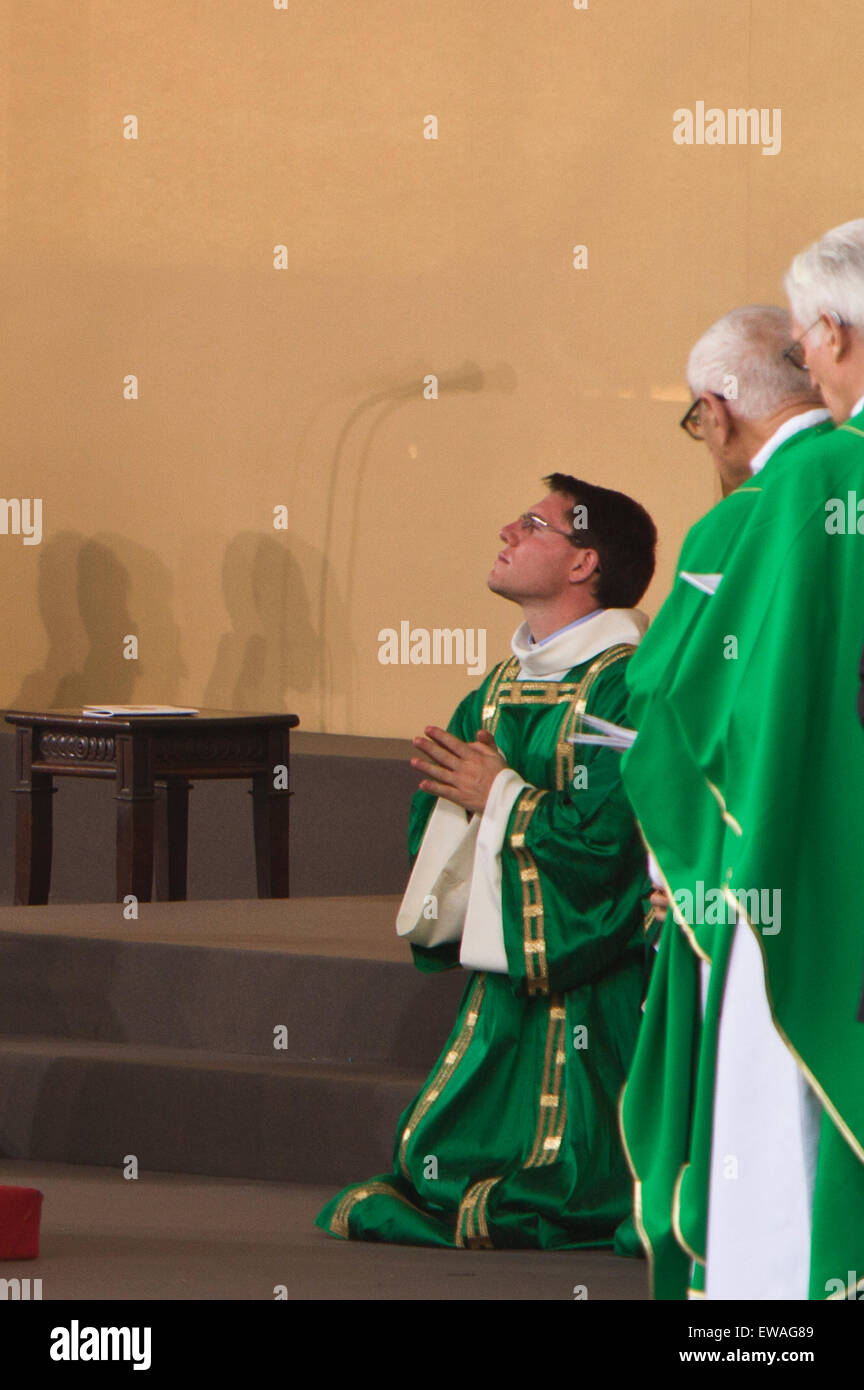 Kneeling During Mass
