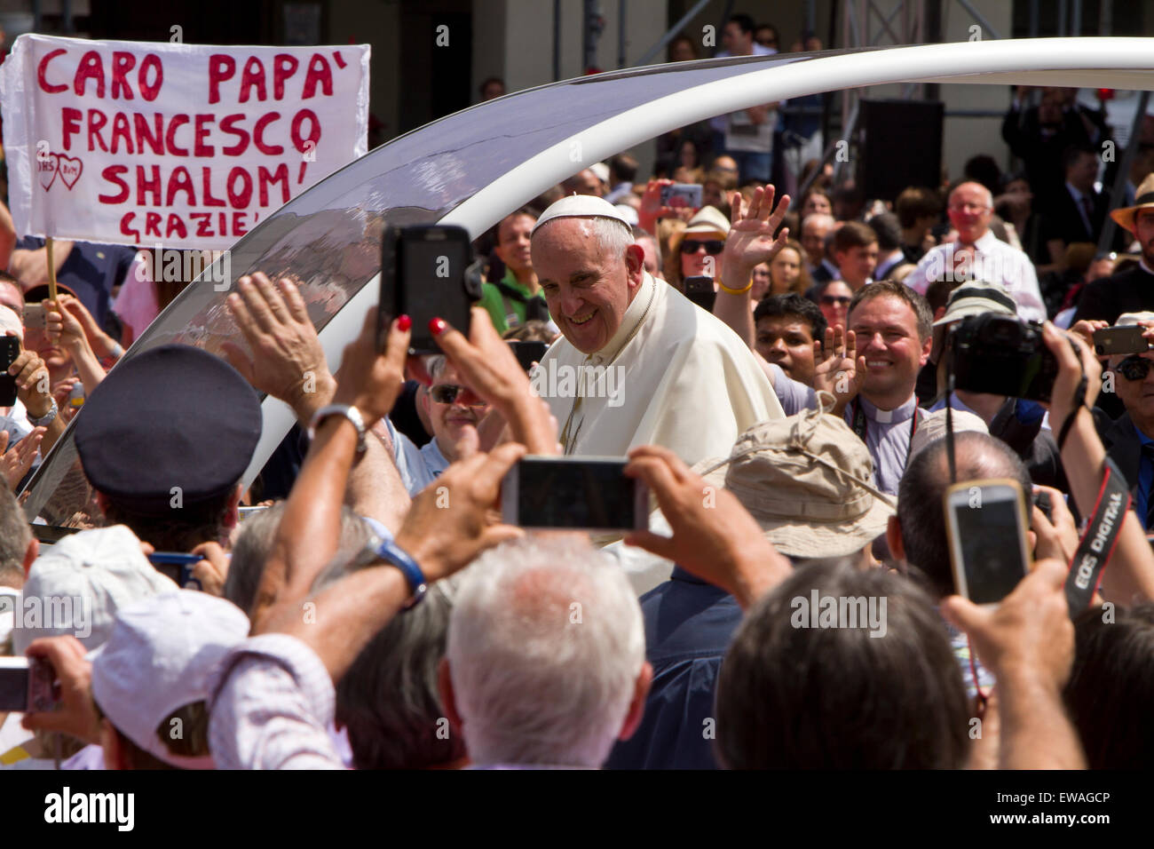 Turin, Italy, 21st June 2015. Pope Francis leaves Piazza Vittorio (Turin, Italy) on the Popemobile waving the crowd after celebrating a holy mass. Stock Photo