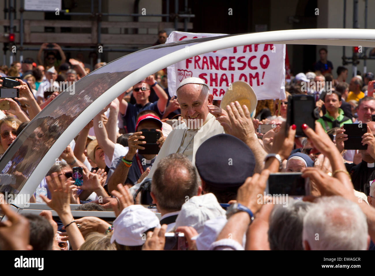 Turin, Italy, 21st June 2015. Pope Francis leaves Piazza Vittorio (Turin, Italy) on the Popemobile waving the crowd after celebrating a holy mass. Stock Photo