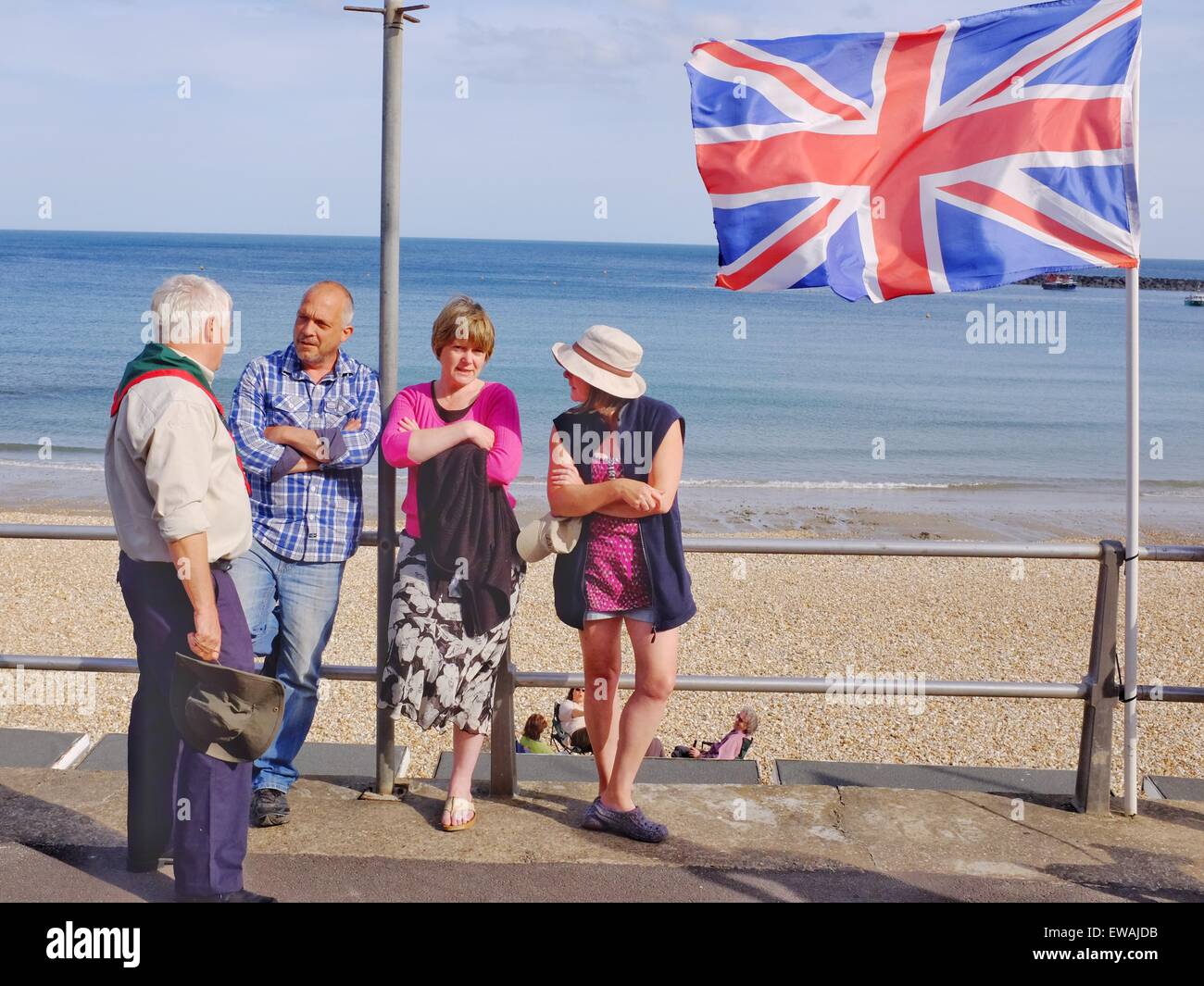 Lyme Regis, 21 June 2015: People enjoy a conversation in the sunshine on Lyme Regis  promenade as the longest day of the year draws to a close. Credit:  Tom Corban/Alamy Live News Stock Photo