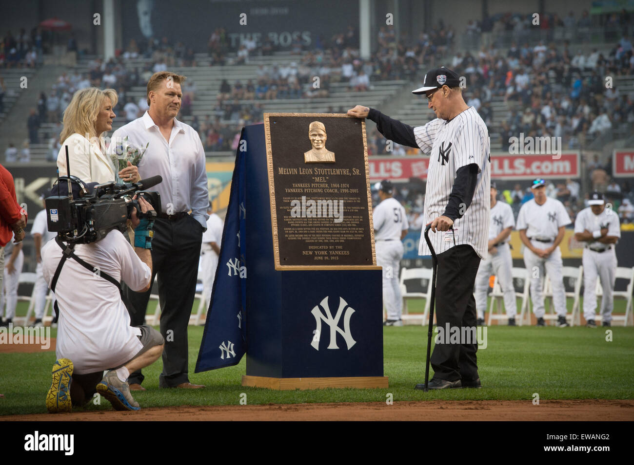 Bronx, NY, USA. 20th June, 2015. MEL STOTTLEMYRE is honored with a Monument Park plaque as part of 2015 Old-Timers' Day, Yankee Stadium, Saturday June 20, 2015. Credit:  Bryan Smith/ZUMA Wire/Alamy Live News Stock Photo