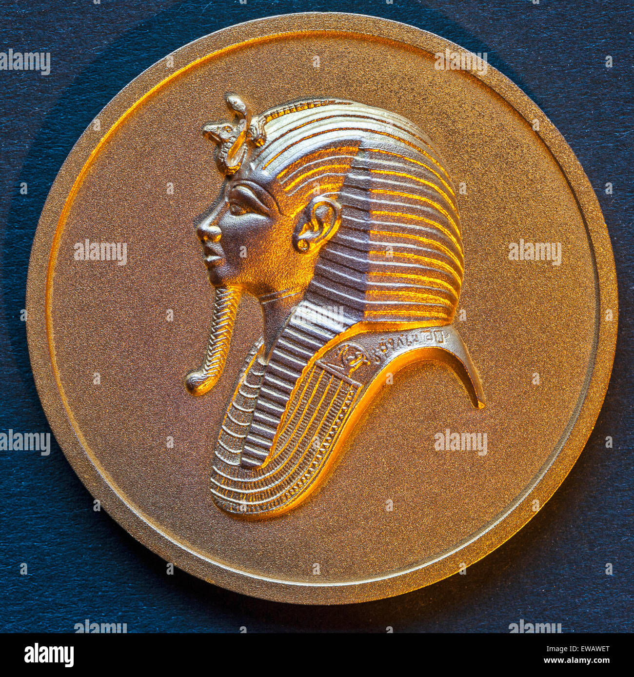 Close-up of a golden commemorative medal struck in honour of the 90th anniversary of the finding of the tomb of Egyptian King Tu Stock Photo