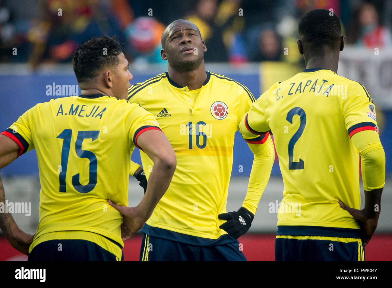Temuco, Chile. 21st July, 2015. Colombia's Alexander Mejia (L), Victor Ibarbo (C) and Cristian Zapata (R) react during a Group C match against Peru at the 2015 America Cup, held at German Becker in Temuco, Chile, July 21, 2015. The match ended with 0-0. © Pedro Mera/Xinhua/Alamy Live News Stock Photo