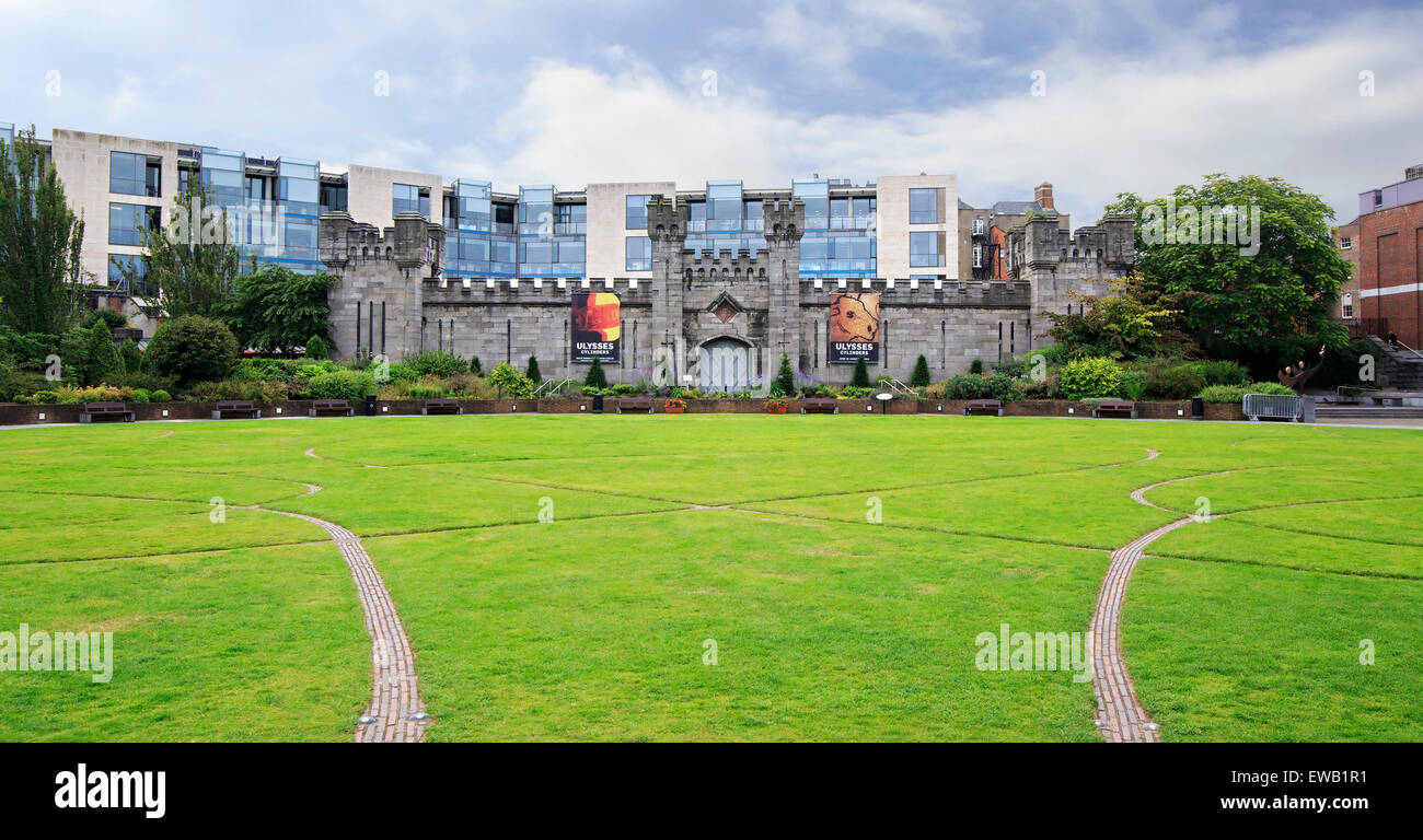 Coach House and Dubhlinn Gardens Stock Photo Alamy