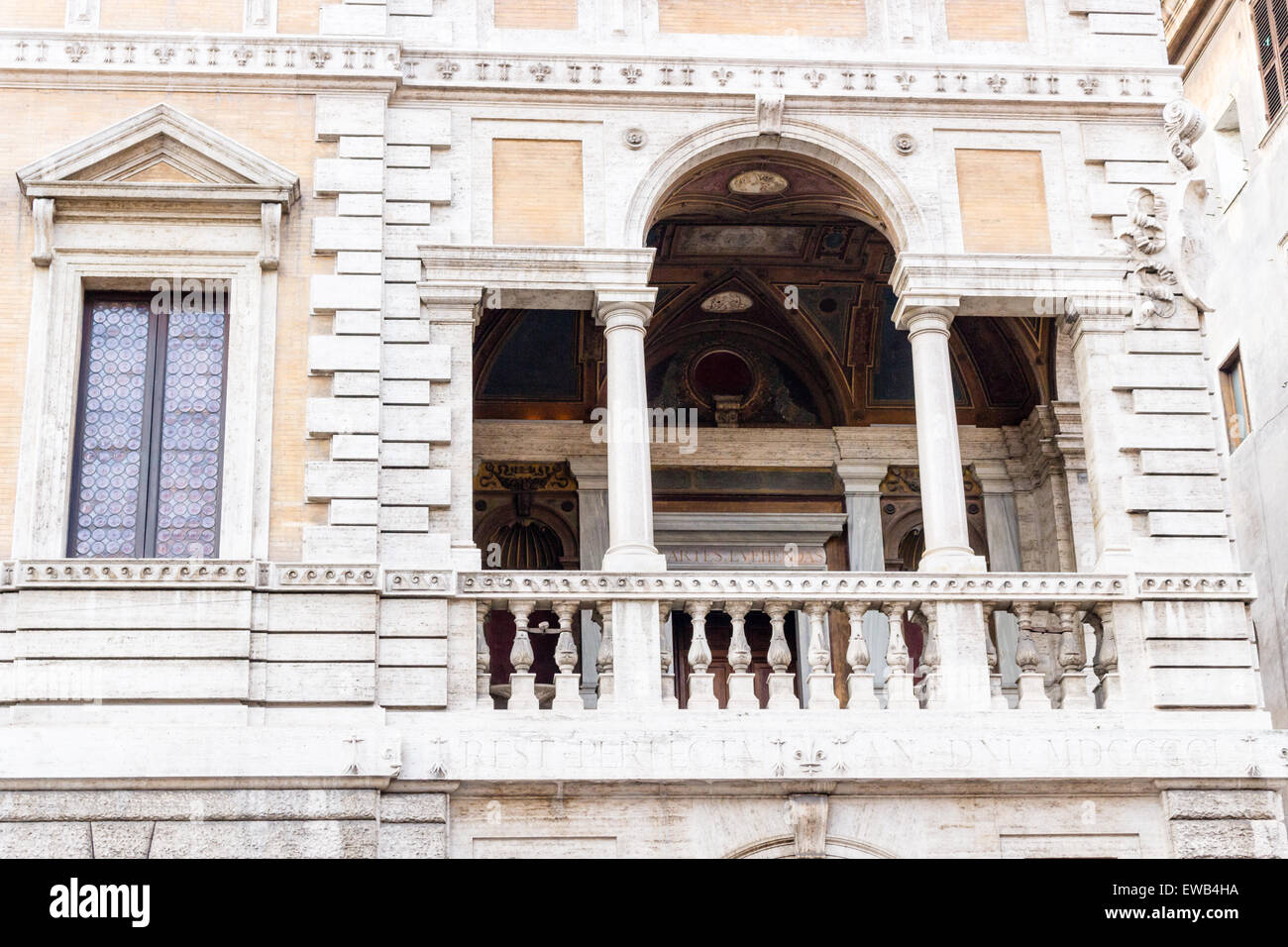Arcade Windows Rome Windows of historical building in the center of Rome Stock Photo - Alamy