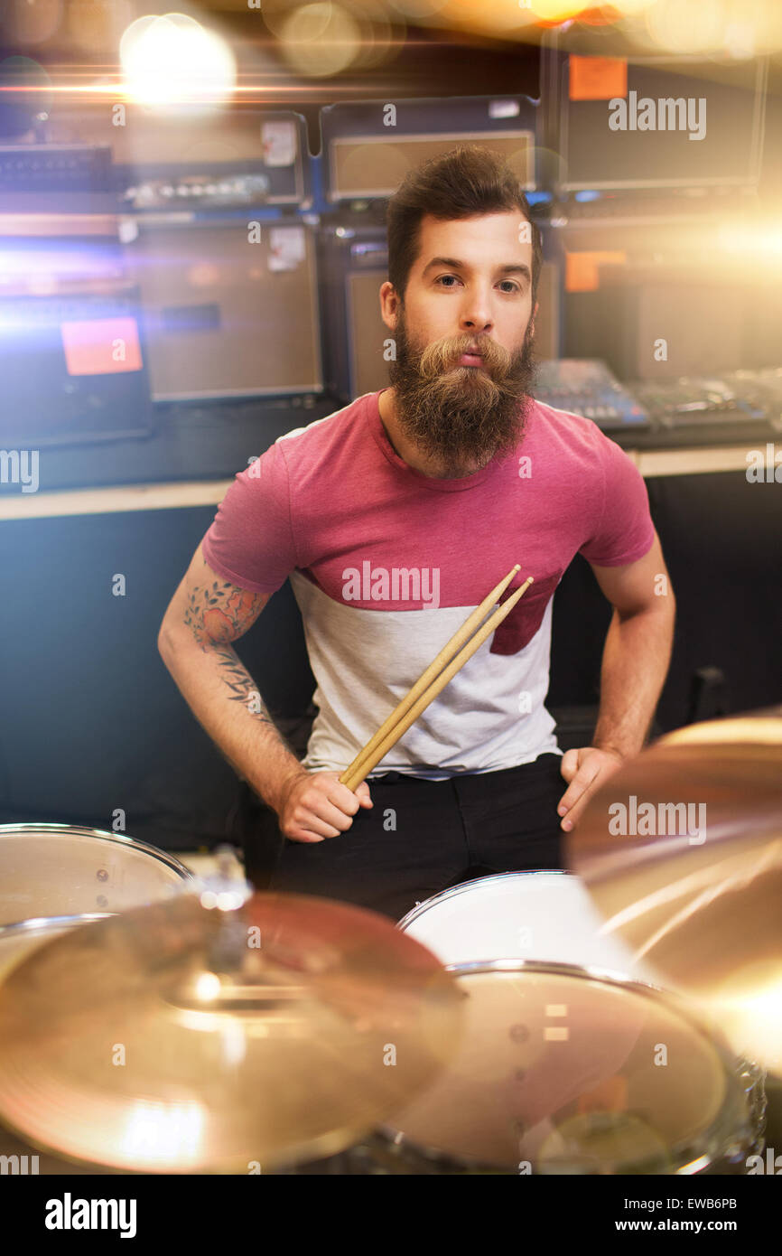 Man playing the cymbals hires stock photography and images Alamy
