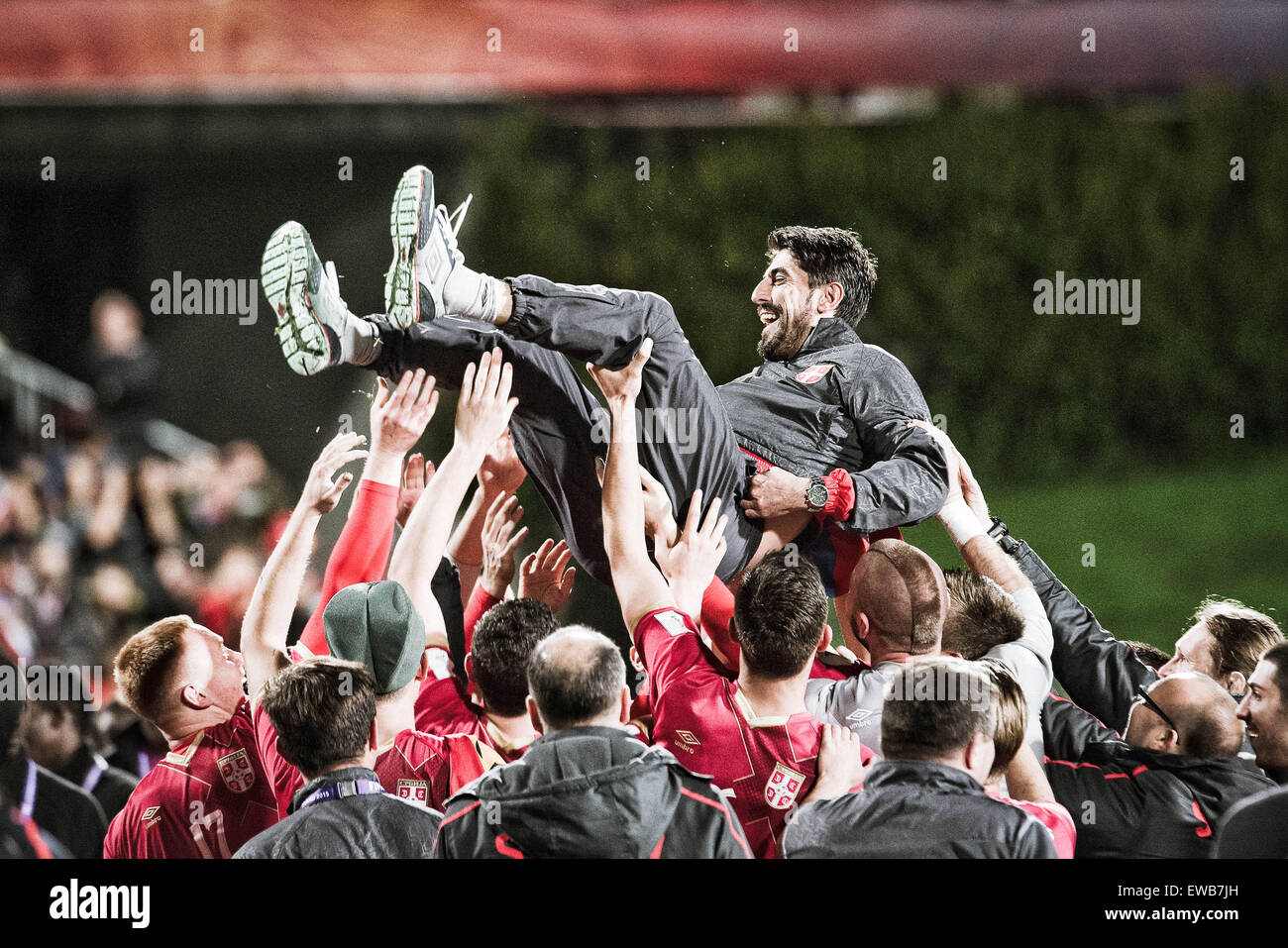Auckland, New Zealand, World Cup Winners, Champions. 20th June, 2015. Auckland, New Zealand - June 20, 2015 - Serbia Head Coach Veljko Paunovic flys on the hands of his players after the FIFA U20 World Cup final match between Brazil and Serbia at North Harbour Stadium on June 20, 2015 in Auckland, New Zealand, World Cup Winners, Champions. Credit:  dpa/Alamy Live News Stock Photo