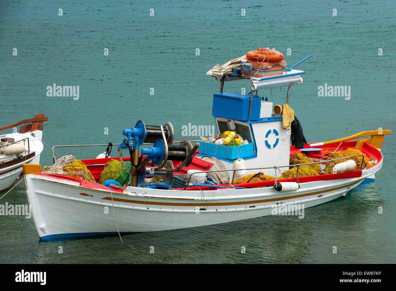Griechenland, Kykladen, Mykonos, Mykonos-Stadt ( Chora ), Fischerboot im alten Hafen. Stock Photo