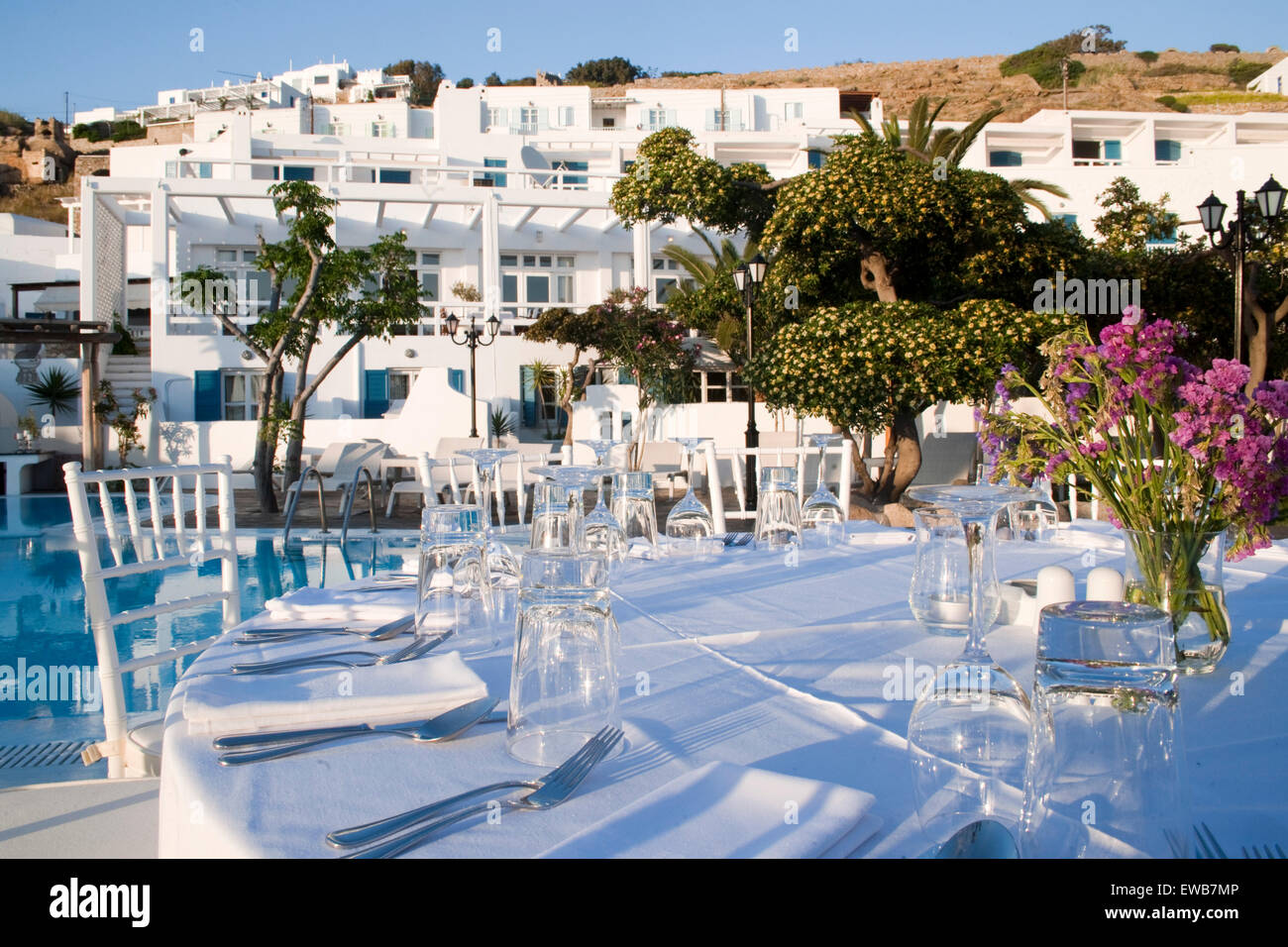 Griechenland, Kykladen, Mykonos, Mykonos Stadt ( Chora ), Hotel Leto Gartenrestaurant und Pool. Stock Photo