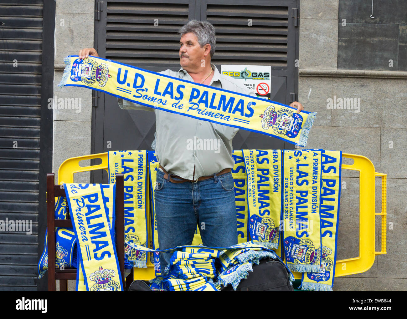 Las Palmas, Gran Canaria, Canary Islands, Spain. 21st June, 2015. Football:  Scarf seller outside stadium on Sunday afternoon as Las Palmas win  promotion in a dramatic second leg play-off game to join