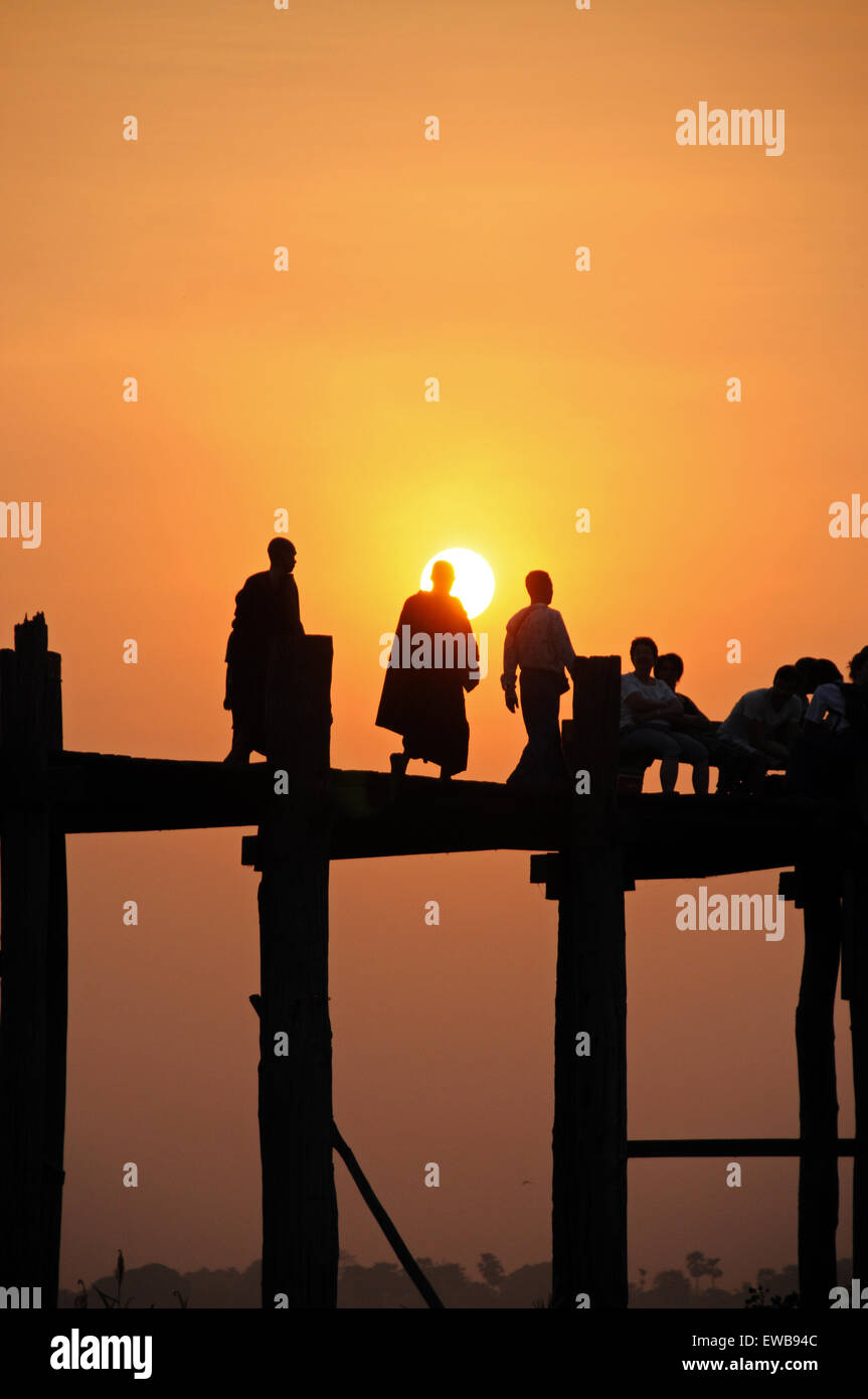 Monks on U Bein Bridge at Sunset, Mandalay, Burma Stock Photo - Alamy