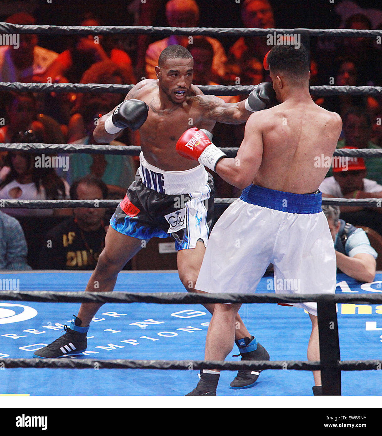 Las Vegas, Nevada, USA. 22nd June, 2015. Boxers J'Leon Love and Jason  Escalera engage each other during their super middleweight bout on June 21,  2015 at MGM Grand Arena in Las Vegas,