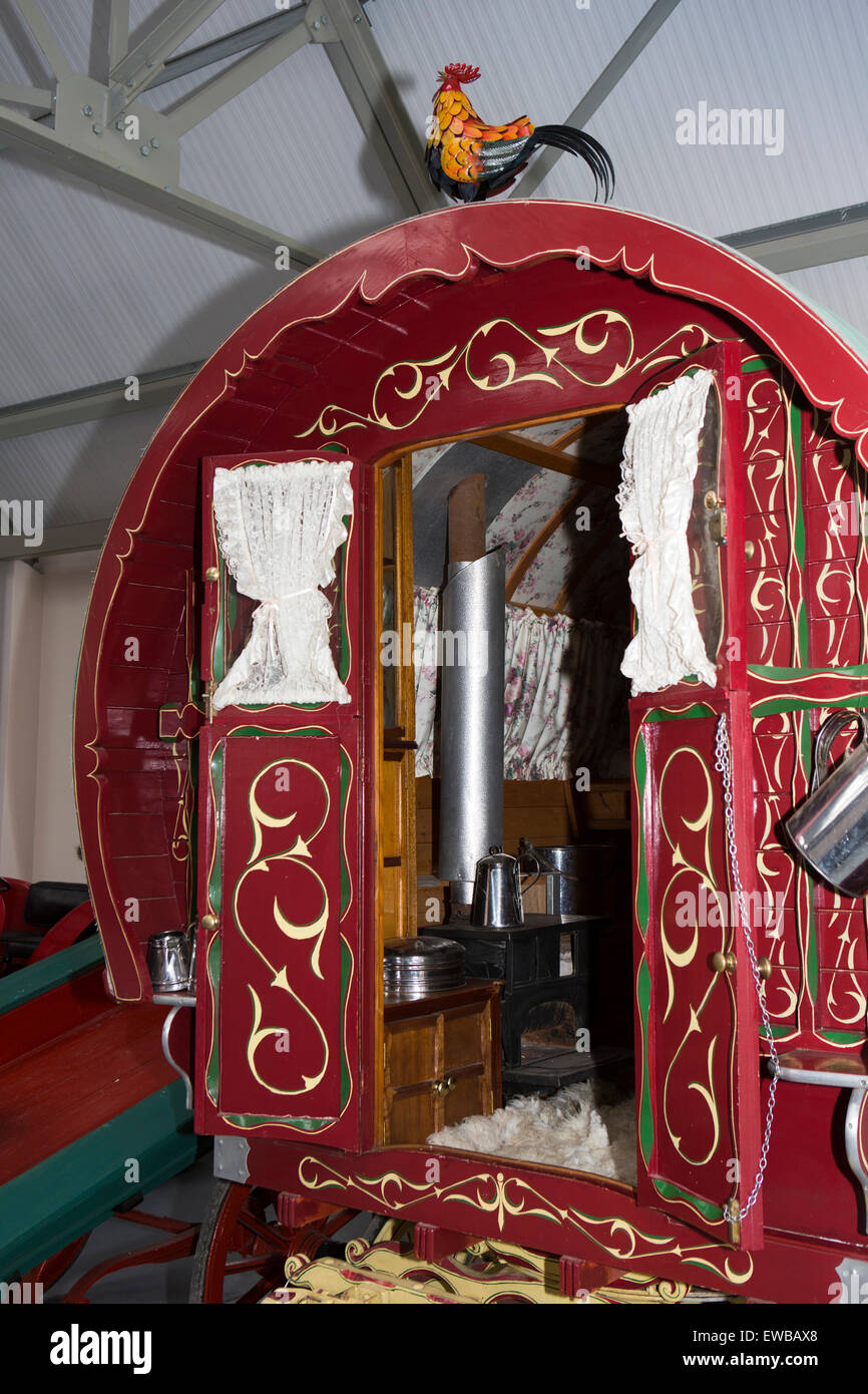 Ireland, Co Wexford, Johnstown Castle, Irish Agricultural Museum, hand built traveller’s caravan Stock Photo