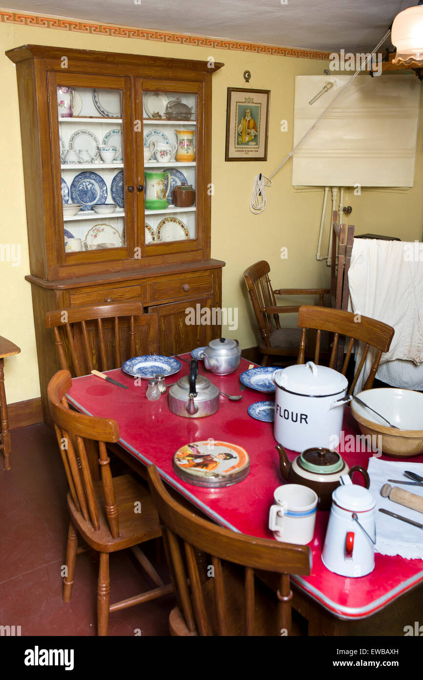 Farmhouse kitchen table historic hi-res stock photography and images - Alamy