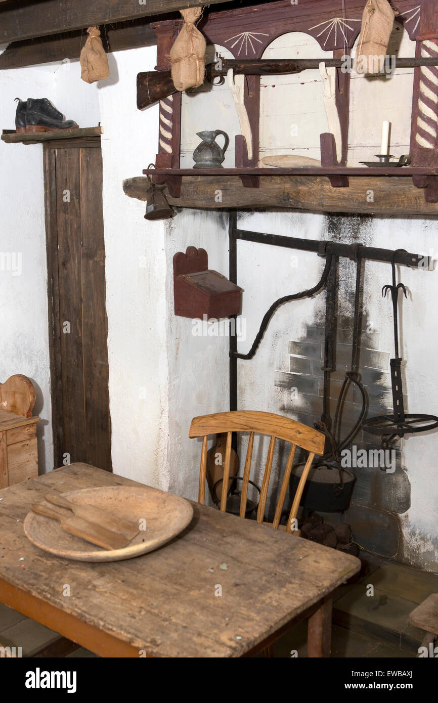 Ireland, Co Wexford, Johnstown Castle, Irish Agricultural Museum, farm cottage kitchen Stock Photo