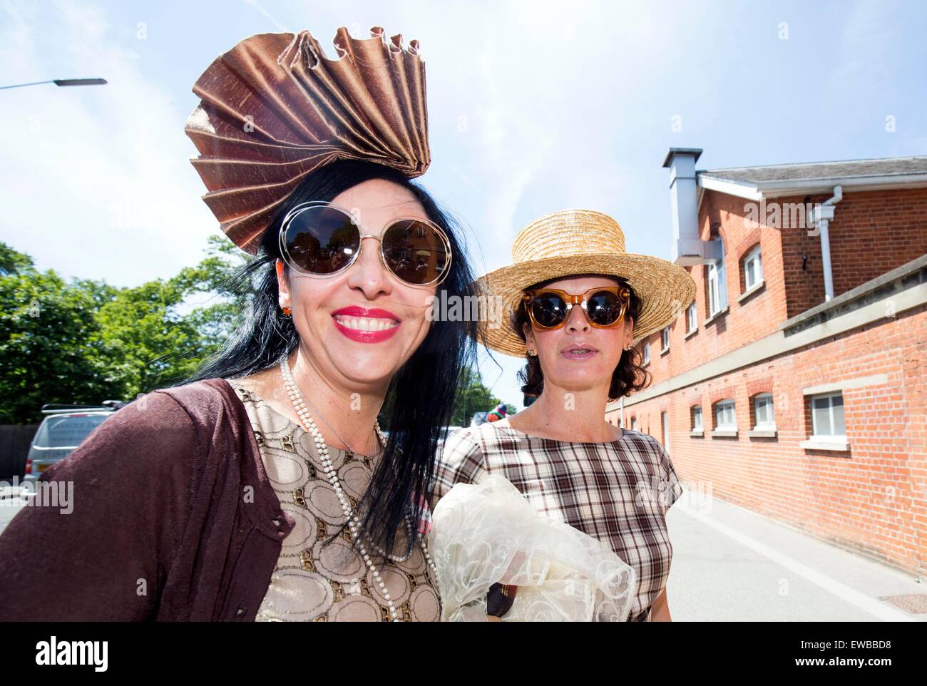Royal ascot hats two women hi-res stock photography and images - Alamy