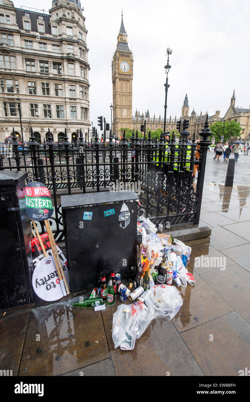Pic shows: Anti Austerity demo Westminster    NO CUTS sign and Big Ben  picture by Gavin Rodgers/ Pixel 20.6.15 Stock Photo