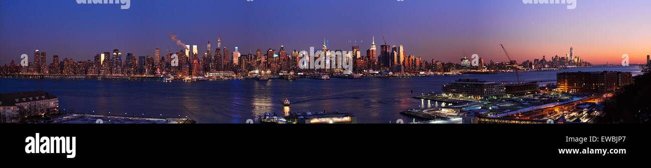 New york skyline sunset hi-res stock photography and images - Alamy